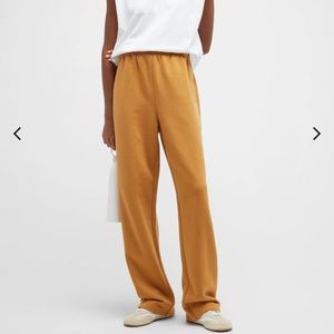 Alo Yoga Accolade Straight Leg Sweatpant color Toffee size XS.